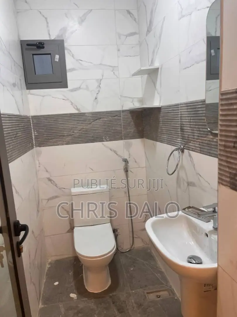 1chbre Appartement dans Beni, Cocody à Louer