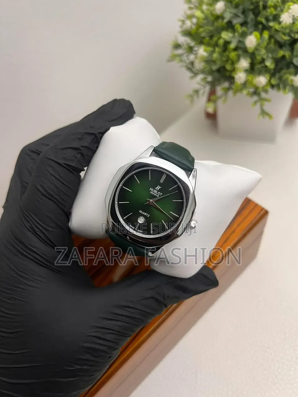 Montre Cadran Vert Dégradé Bracelet Cuir Boitier Carré