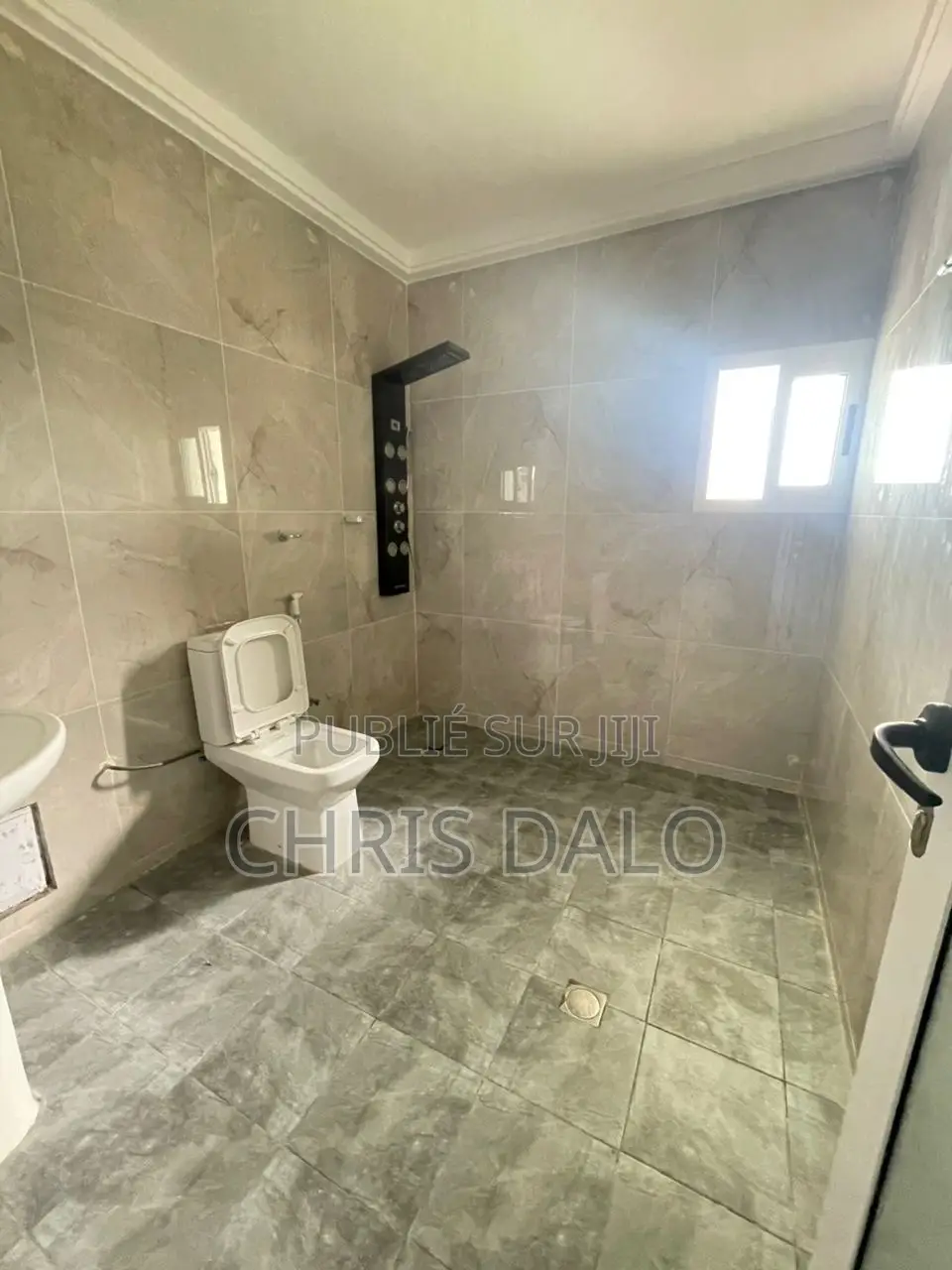 3chbre Appartement dans Dalo Davy, Cocody à Louer