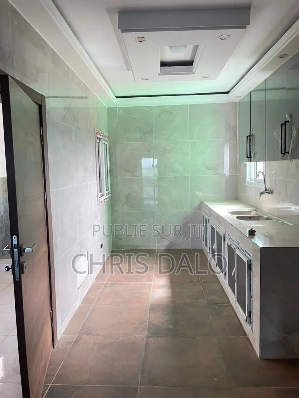 3chbre Appartement dans Dalo Davy, Cocody à Louer