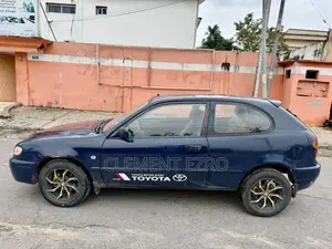 Toyota Corolla Liftback 2002 Bleu