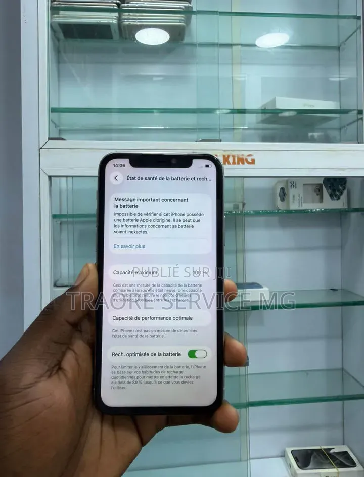 Nouveau Apple iPhone 11 64 GB Rouge