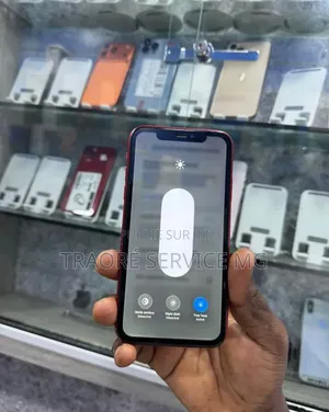 Nouveau Apple iPhone 11 64 GB Rouge