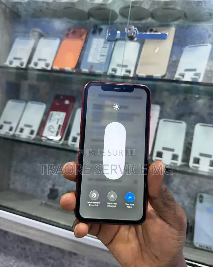 Nouveau Apple iPhone 11 64 GB Rouge