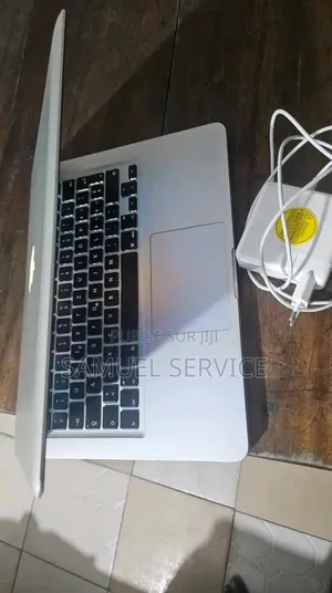 Nouveau Apple MacBook Air 2022 M2 18GB Intel Core i9 HDD+SSD 500GB