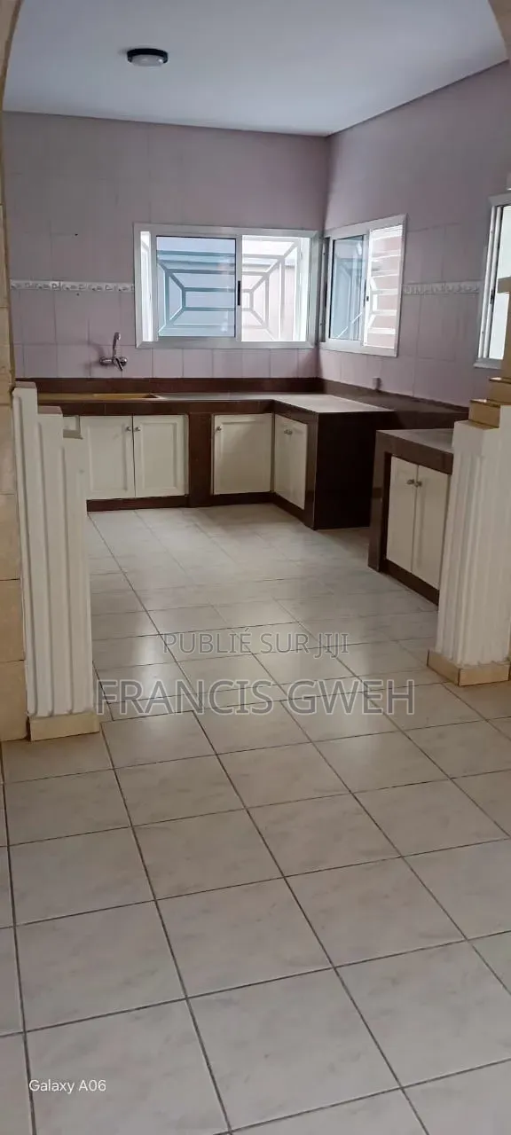 7chbre Duplex dans Francis Gweh, Cocody à Louer