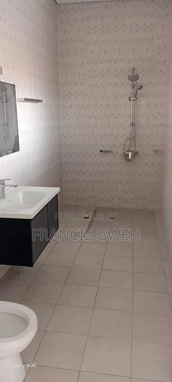 7chbre Duplex dans Francis Gweh, Cocody à Louer