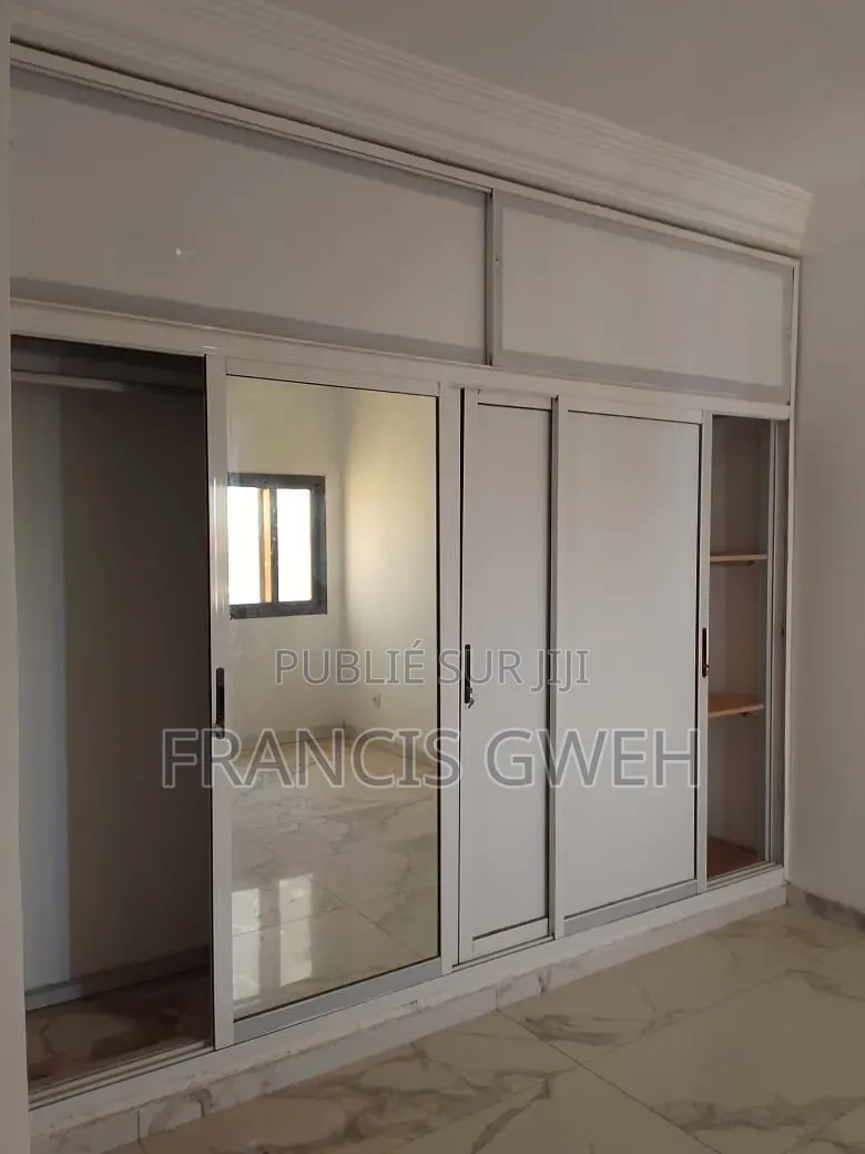 3chbre Appartement-terrasse dans Francis Gweh, Cocody à Vendre