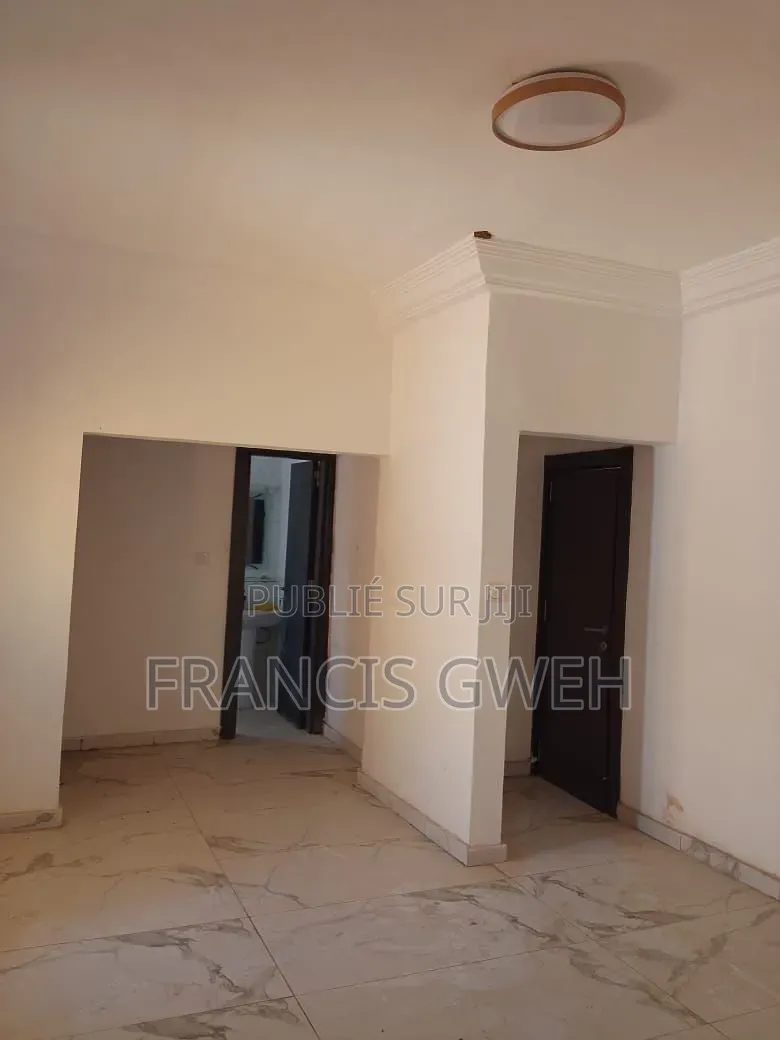 3chbre Appartement-terrasse dans Francis Gweh, Cocody à Vendre
