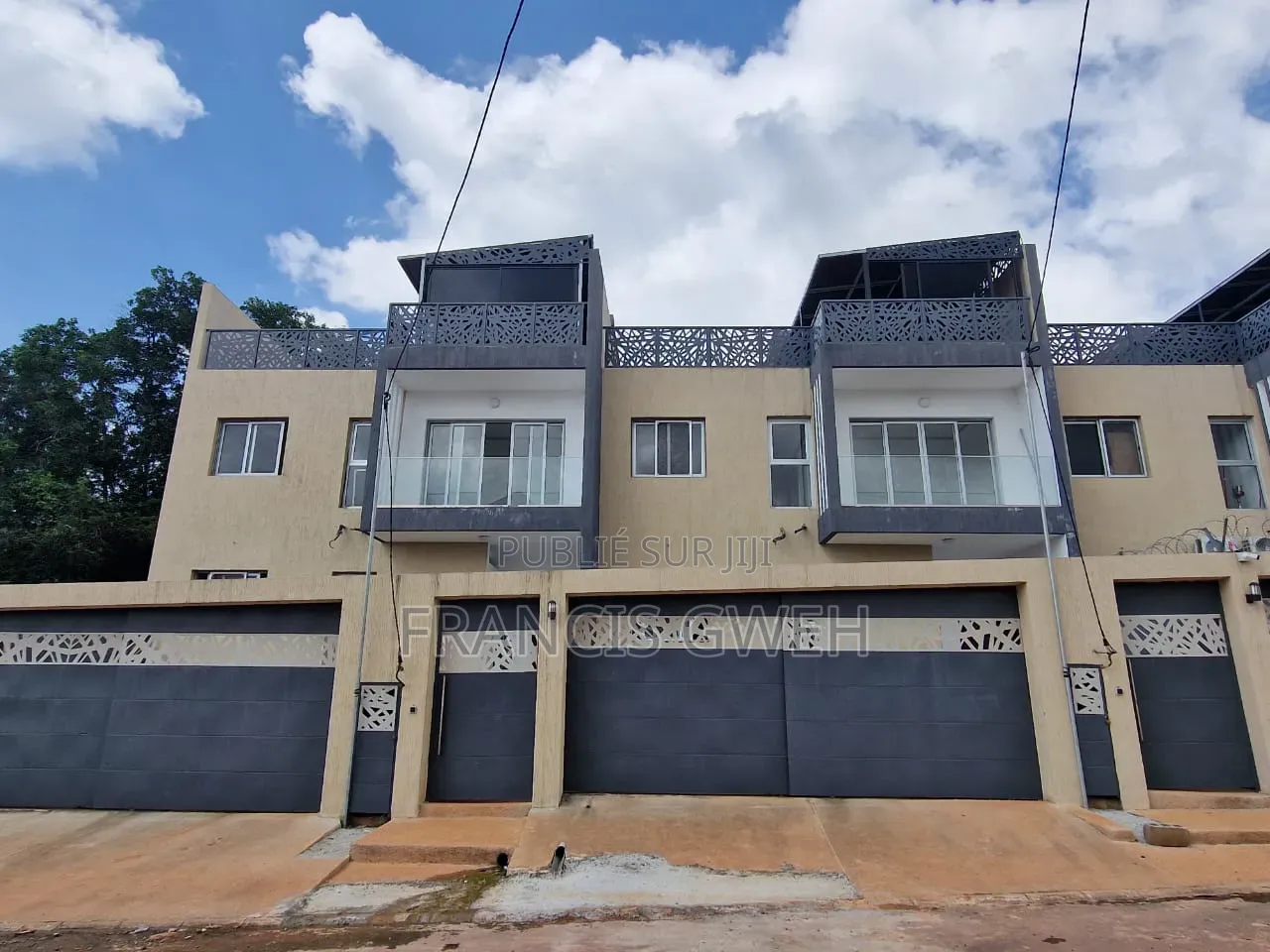 4chbre Duplex dans Francis Gweh, Cocody à Louer