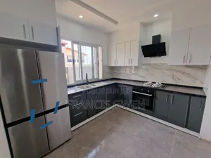 4chbre Duplex dans Francis Gweh, Cocody à Louer