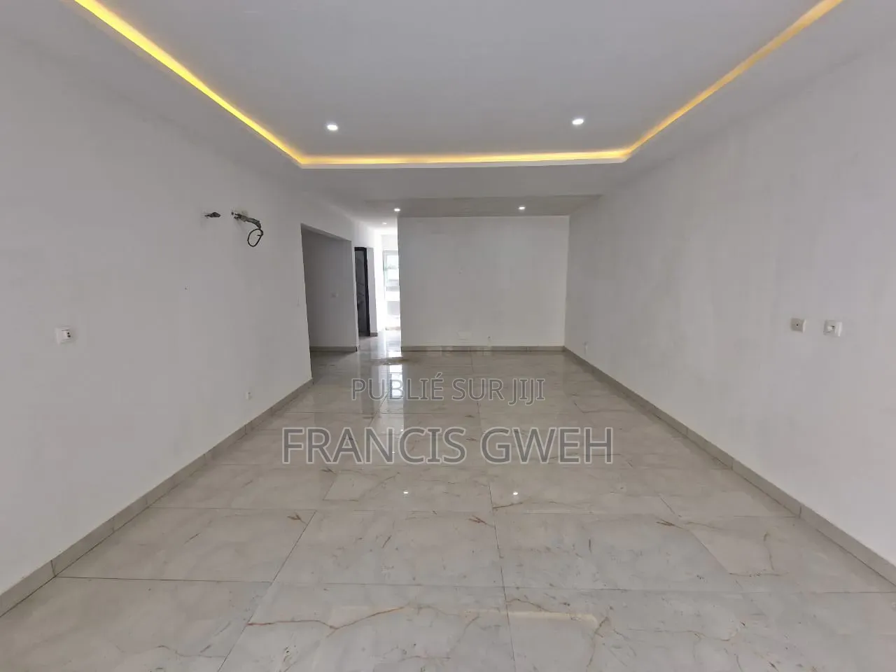 4chbre Duplex dans Francis Gweh, Cocody à Louer