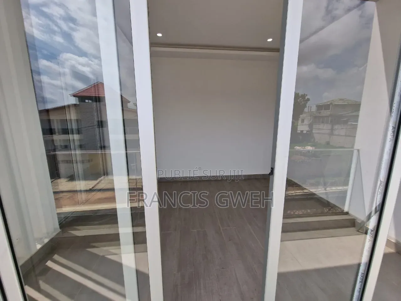 4chbre Duplex dans Francis Gweh, Cocody à Louer
