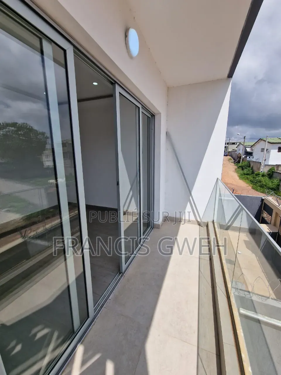4chbre Duplex dans Francis Gweh, Cocody à Louer
