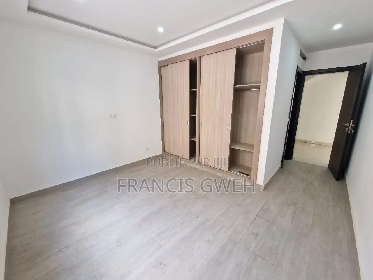 4chbre Duplex dans Francis Gweh, Cocody à Louer