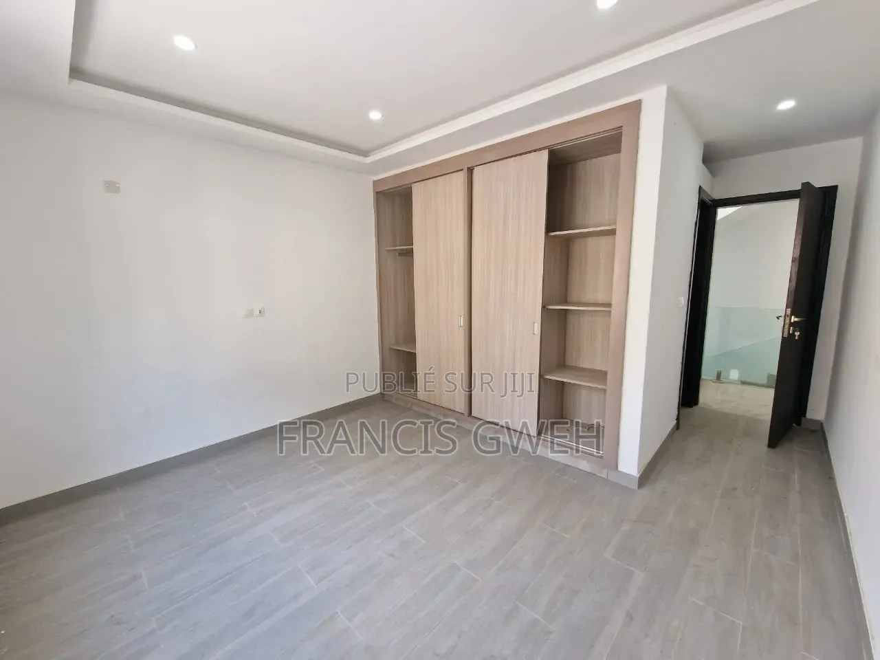 4chbre Duplex dans Francis Gweh, Cocody à Louer