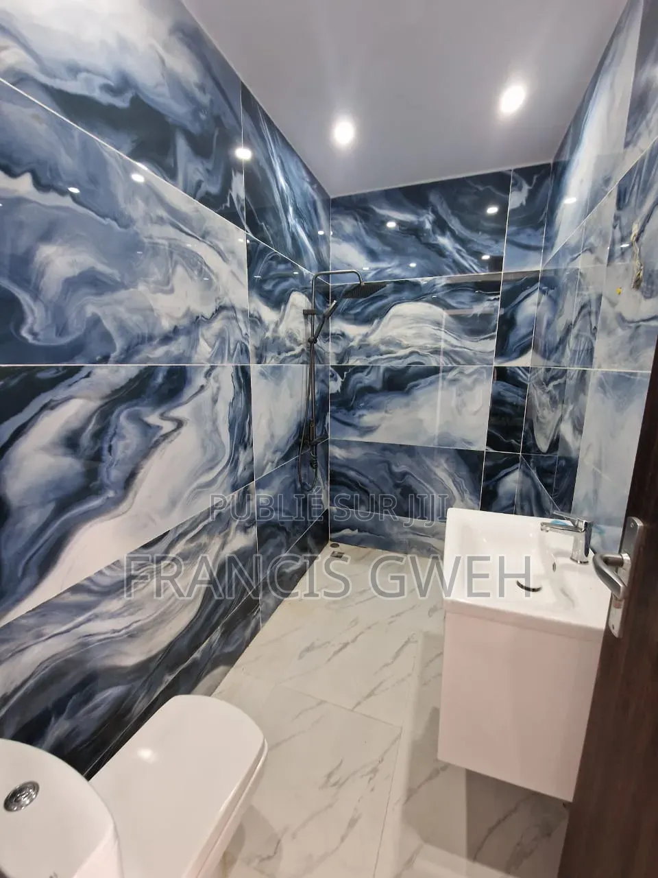4chbre Duplex dans Francis Gweh, Cocody à Louer