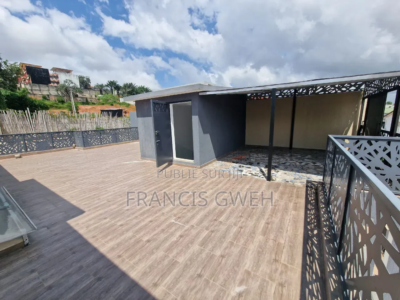 4chbre Duplex dans Francis Gweh, Cocody à Louer