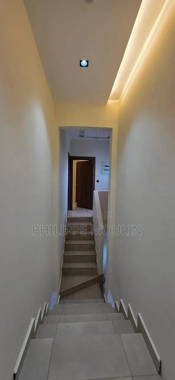 4chbre Duplex dans Modeste, Cocody à Louer