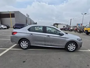 Peugeot 301 2021 Gris