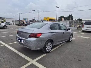 Peugeot 301 2021 Gris