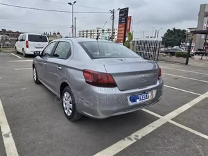 Peugeot 301 2021 Gris