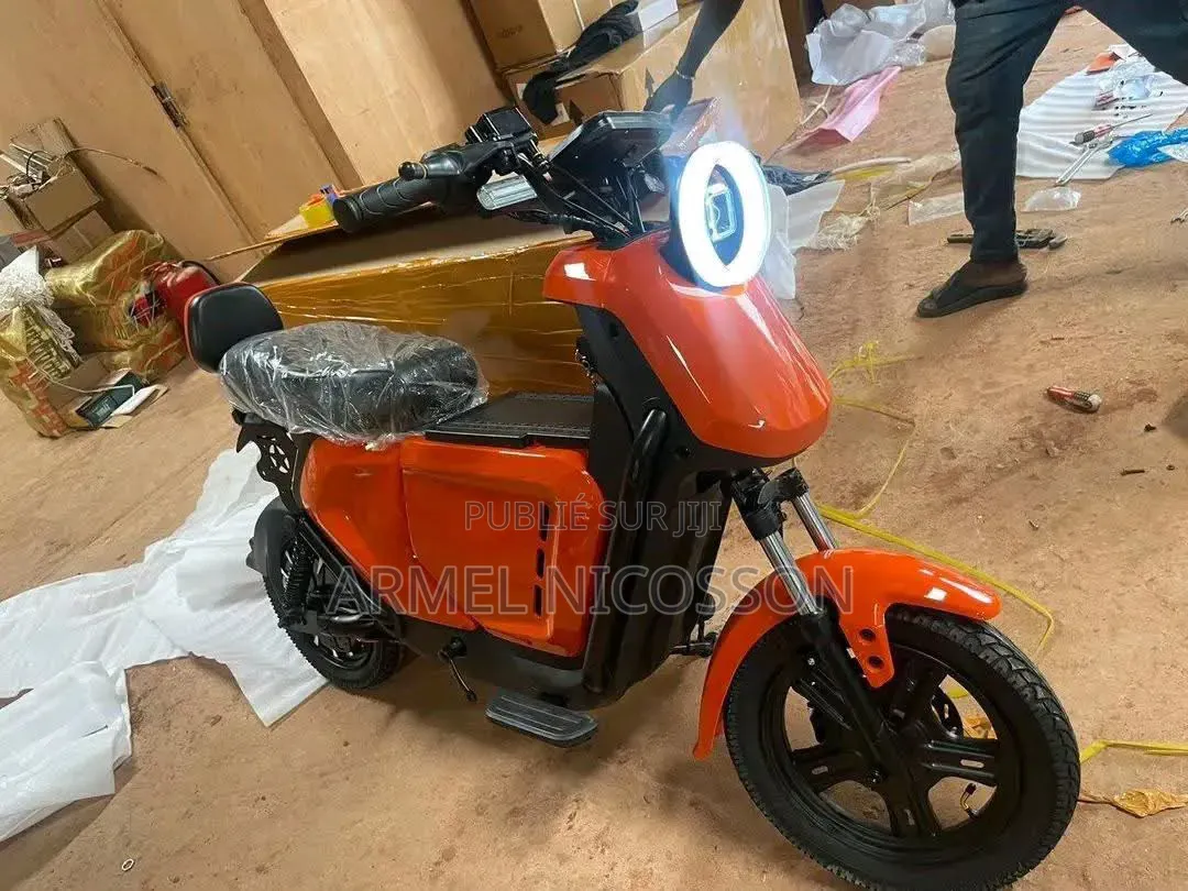 Nouveau Yamaha Crux 2022 Orange