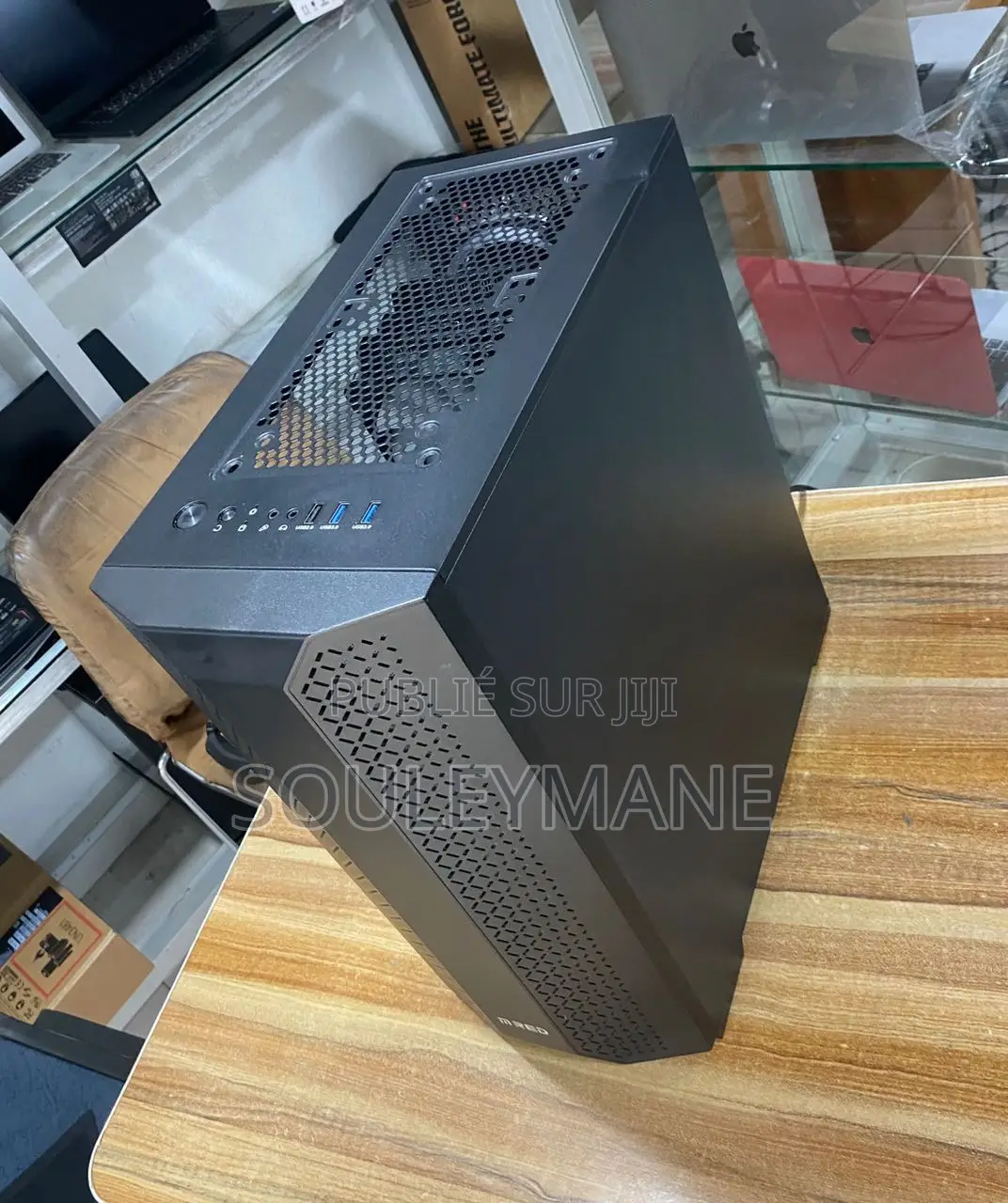 Nouveau Ordinateur de bureau MSI AG270 2QE 32GB AMD Ryzen 7 SSD 1T
