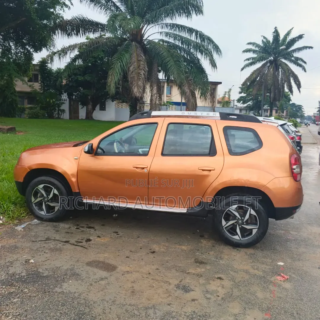 Renault Duster 2015 Orange