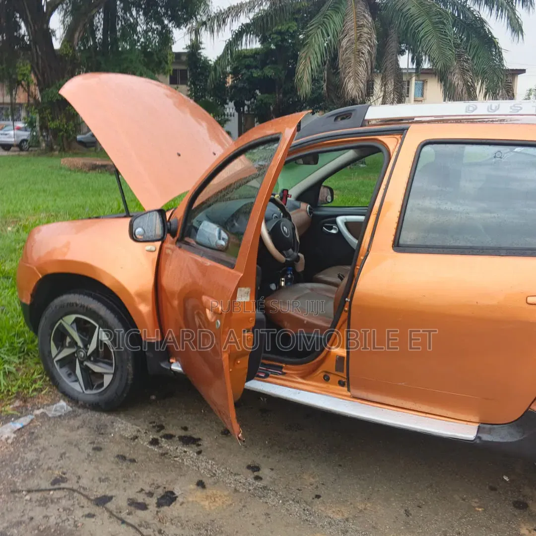 Renault Duster 2015 Orange