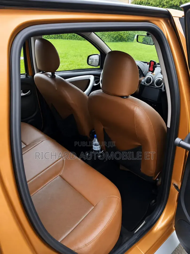 Renault Duster 2015 Orange