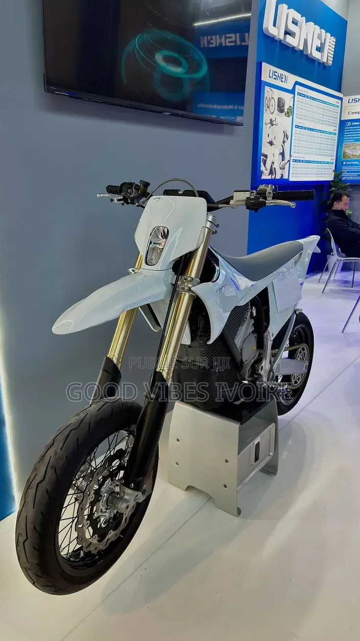 Nouveau Yamaha Crux 2023 Blanc