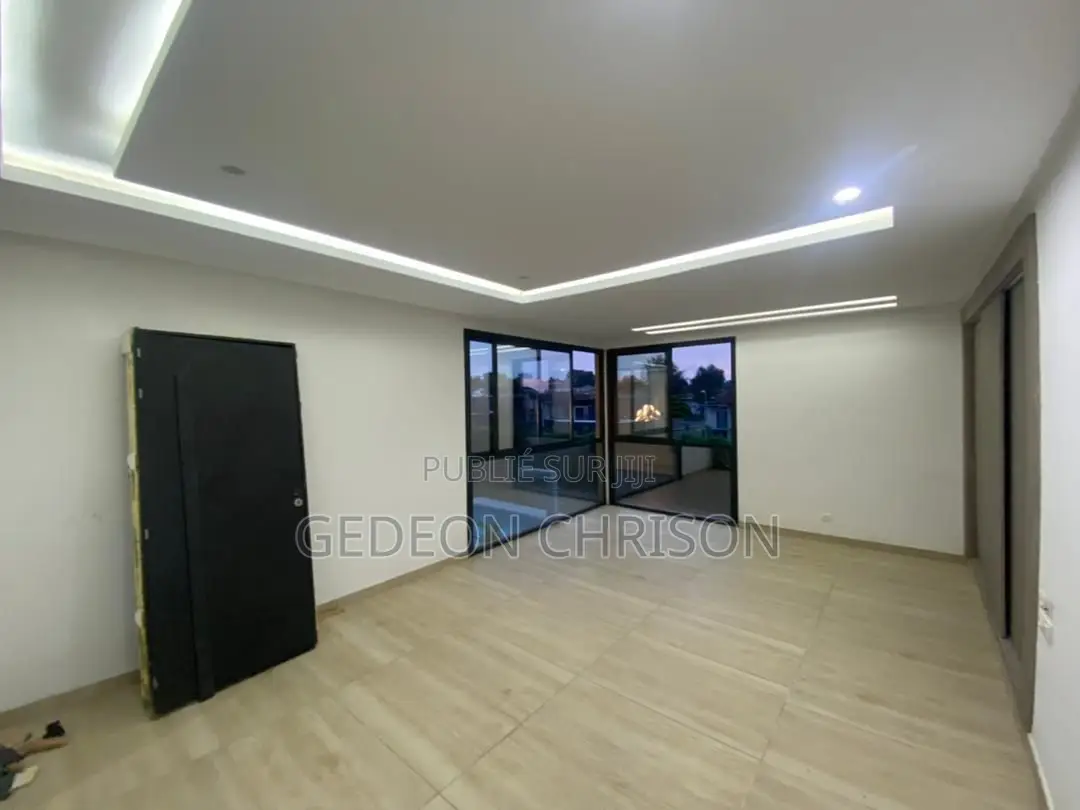 5chbre Duplex dans Cocody à Louer