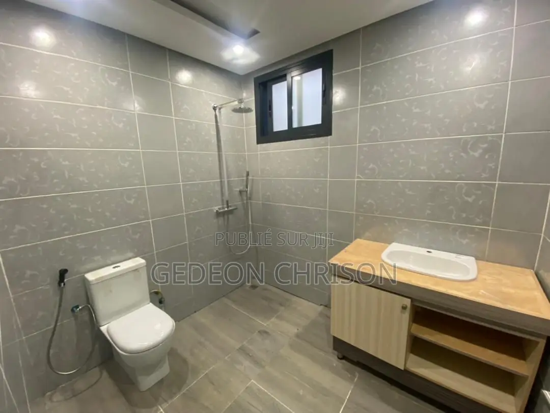 5chbre Duplex dans Cocody à Louer