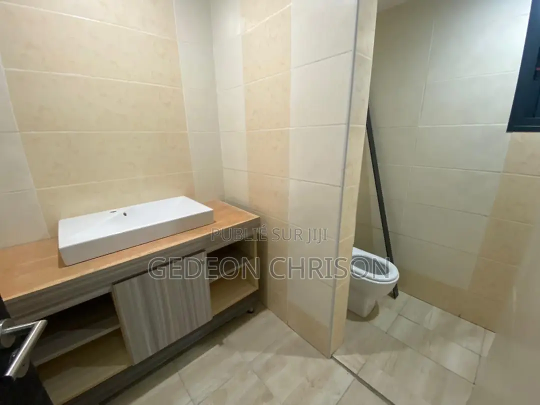 5chbre Duplex dans Cocody à Louer