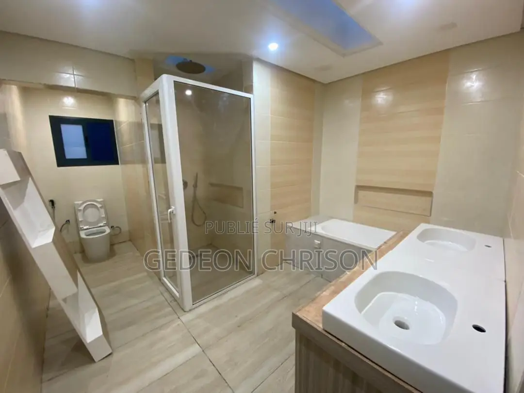 5chbre Duplex dans Cocody à Louer