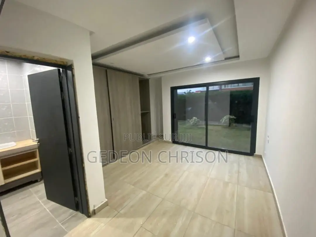 5chbre Duplex dans Cocody à Louer