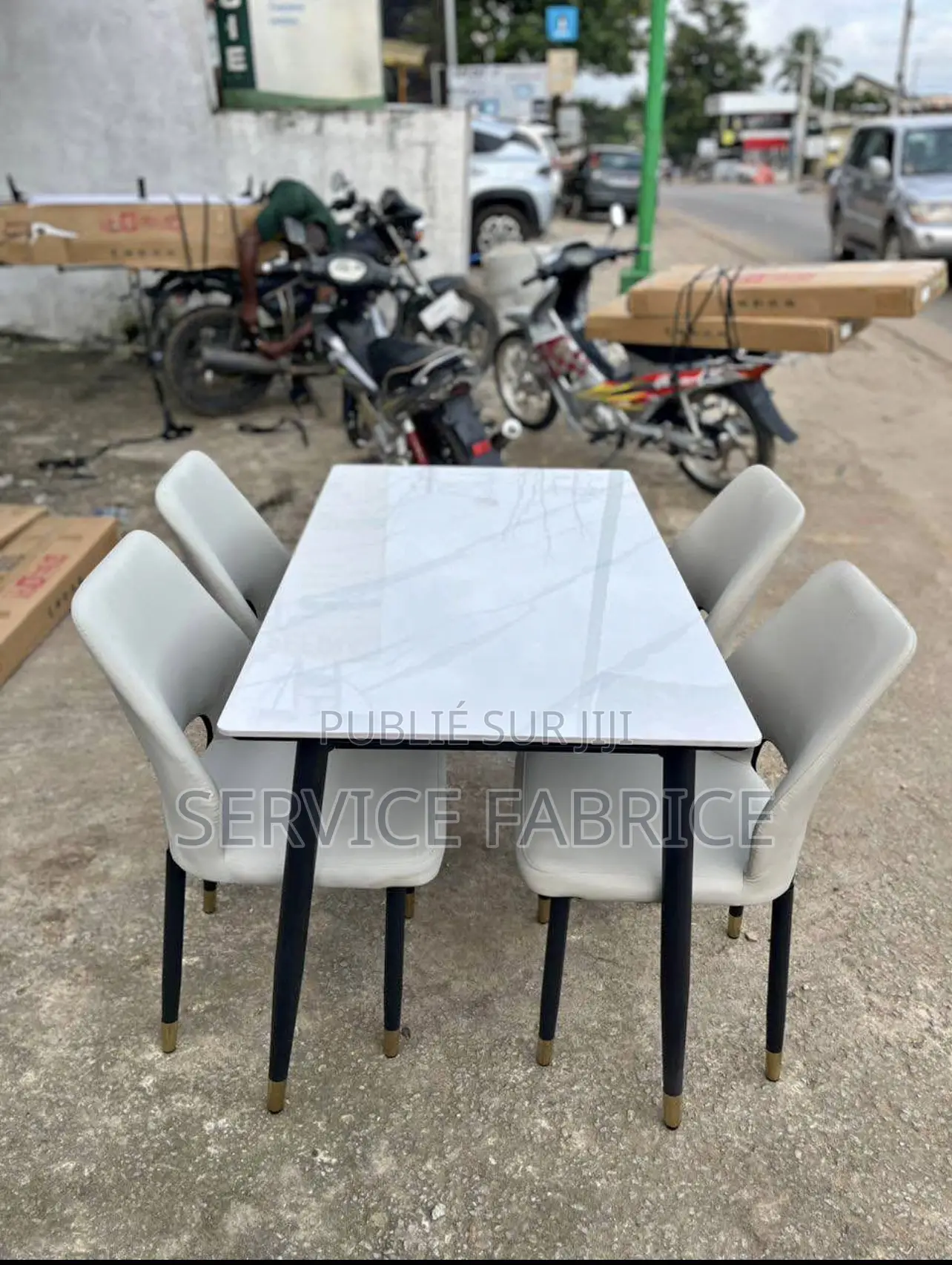 Table À Manger