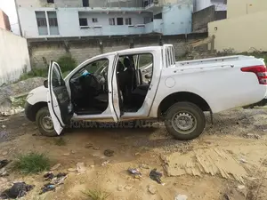 Mitsubishi L200 2016 Blanc cassé