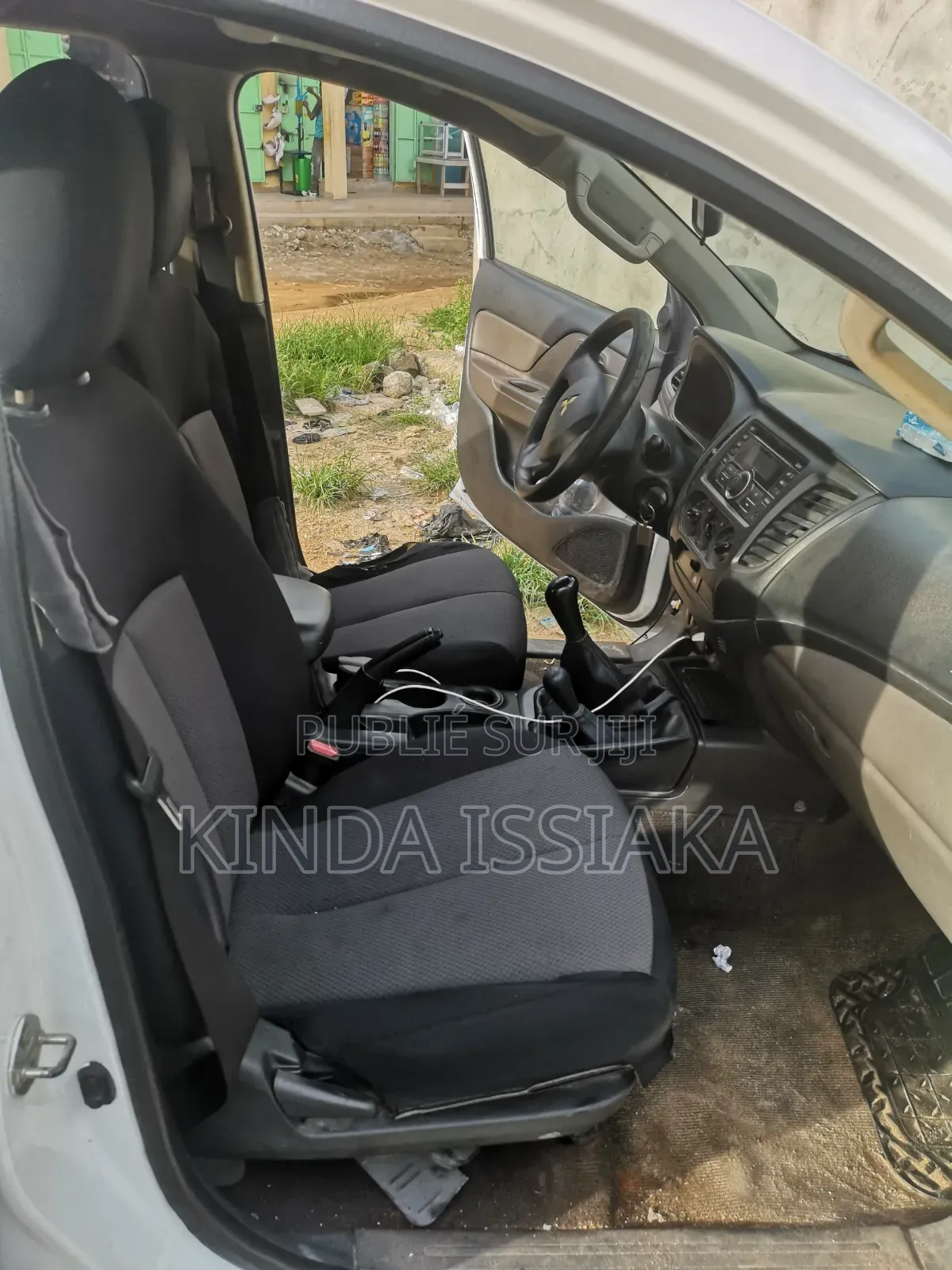 Mitsubishi L200 2016 Blanc cassé