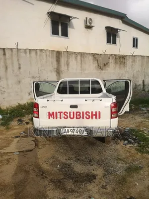 Mitsubishi L200 2016 Blanc cassé