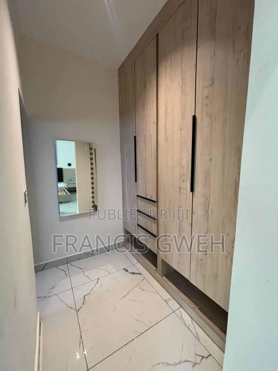 5chbre Duplex dans Francis Gweh, Cocody à Louer