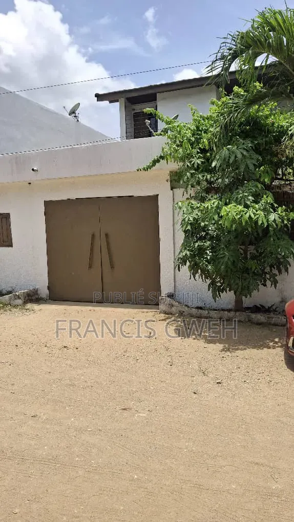 5chbre Duplex dans Francis Gweh, Cocody à Louer