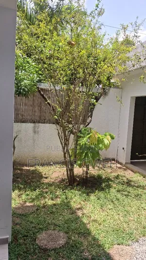 5chbre Duplex dans Francis Gweh, Cocody à Louer