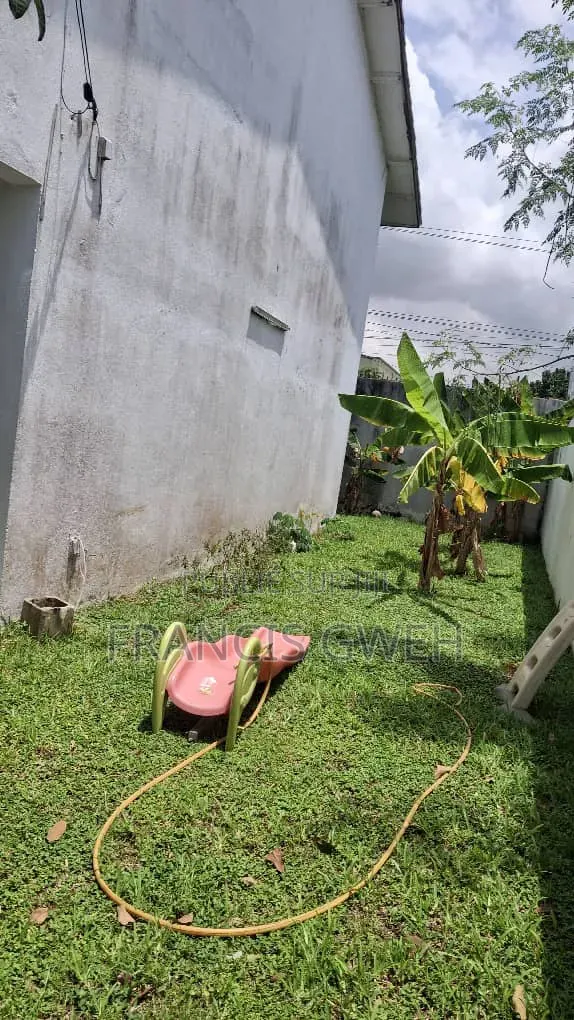 5chbre Duplex dans Francis Gweh, Cocody à Louer