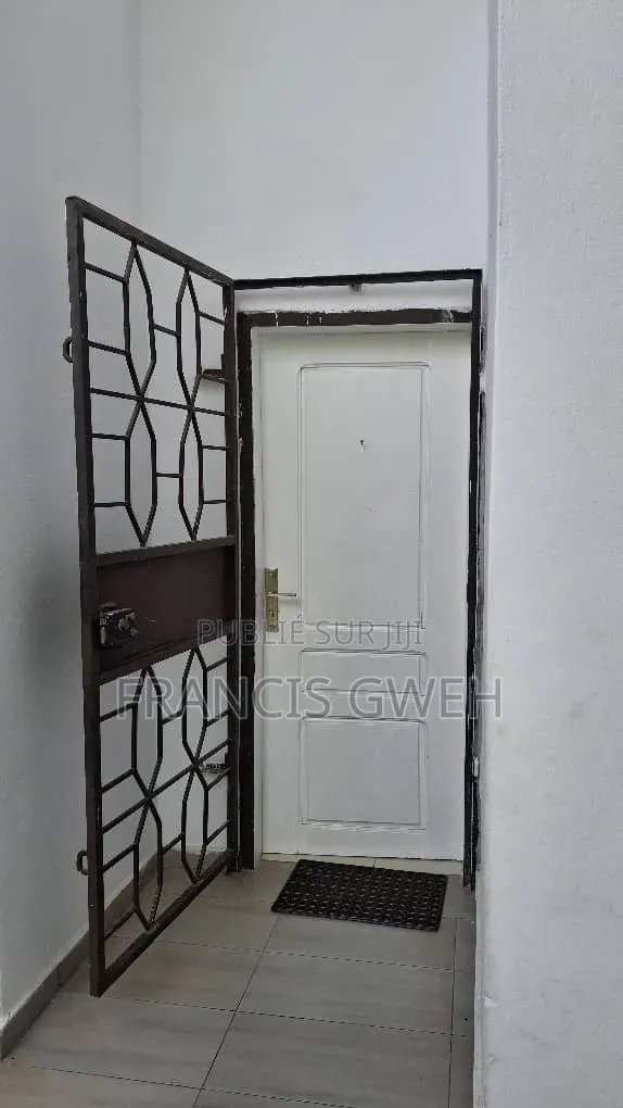 5chbre Duplex dans Francis Gweh, Cocody à Louer
