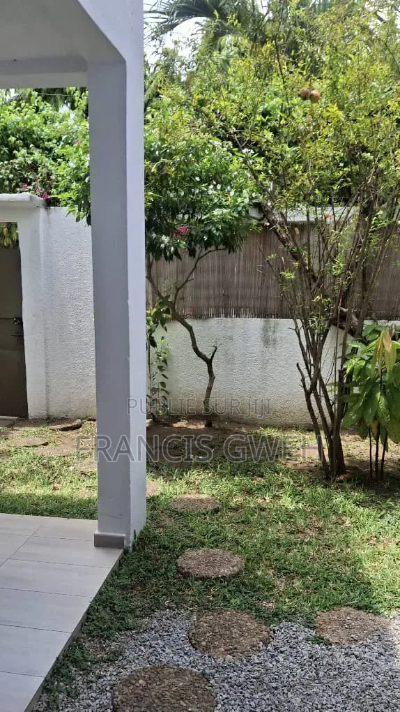 5chbre Duplex dans Francis Gweh, Cocody à Louer