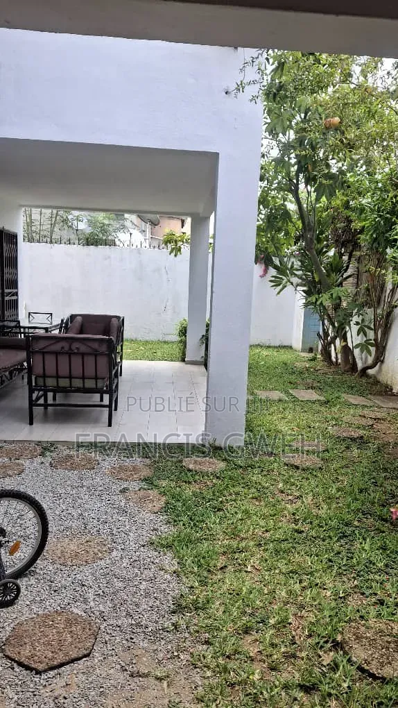 5chbre Duplex dans Francis Gweh, Cocody à Louer