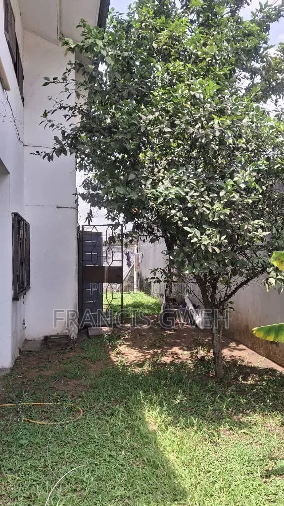 5chbre Duplex dans Francis Gweh, Cocody à Louer