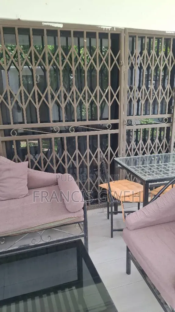 5chbre Duplex dans Francis Gweh, Cocody à Louer